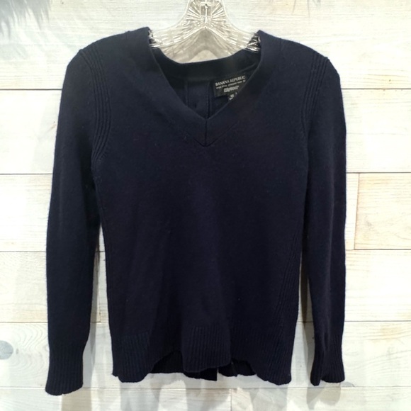 Banana Republic “flipucci” navy blue button back detail pullover sweater ❤️ - Picture 6 of 6